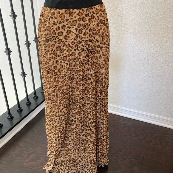 WD.NY Dresses & Skirts - WD.NY Leopard Print Pleated skirt - maxi